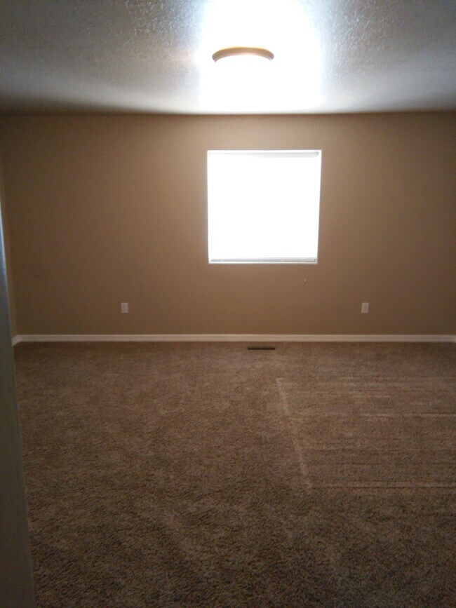 Building Photo - **Move-In Discount** 3 Bedroom, 2.5 Bathro...