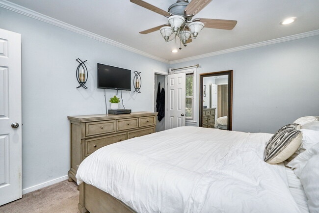 Building Photo - 3434 Castlebury Dr