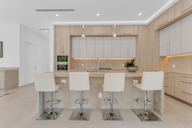 Building Photo - 239 NE 11th St