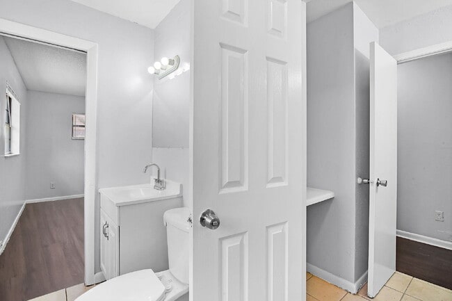 Building Photo - Move-In Ready 3-Bedroom Home with Spacious...