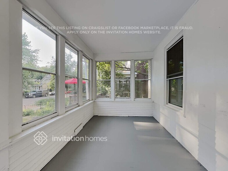 Building Photo - 1024 25th Ave SE