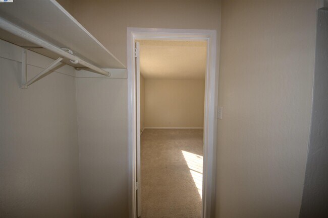 Building Photo - 1214 Sycamore Dr