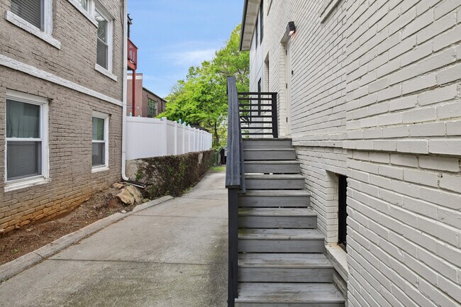 Building Photo - 634 Bonaventure Ave NE