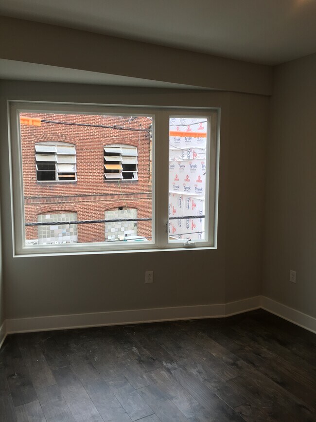 Building Photo - 1515 N Mascher St