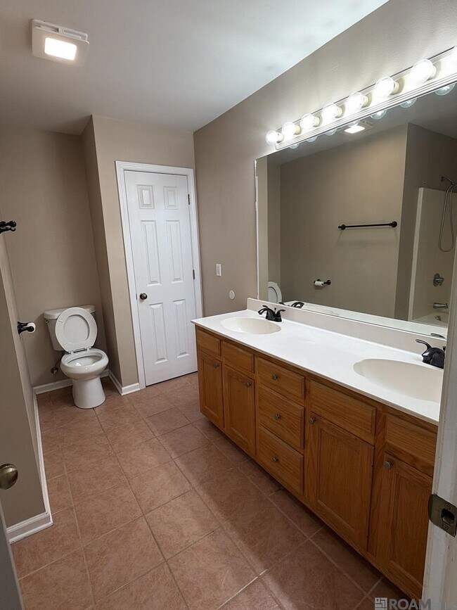 Building Photo - 10124 Nashville Ct