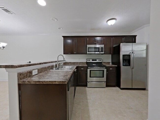 Building Photo - 528 Scenic Dr