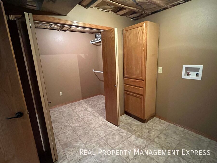 Building Photo - 3 BED 2 BATH HOME NEAR MORNINGSIDE PARK