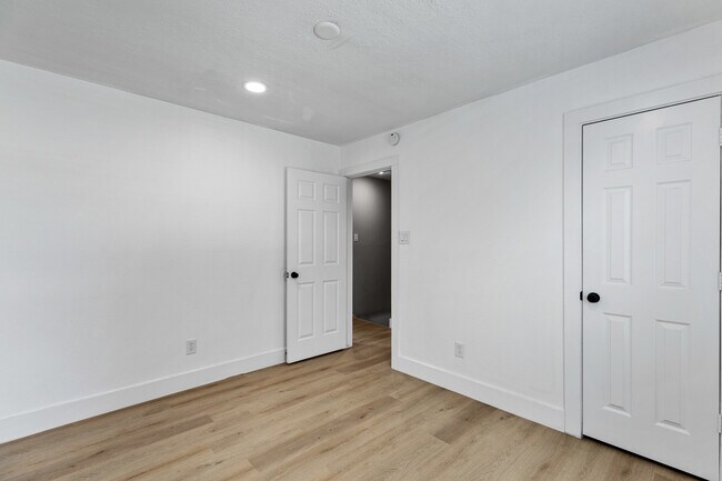 Building Photo - 12223 Kingslake Forest Dr
