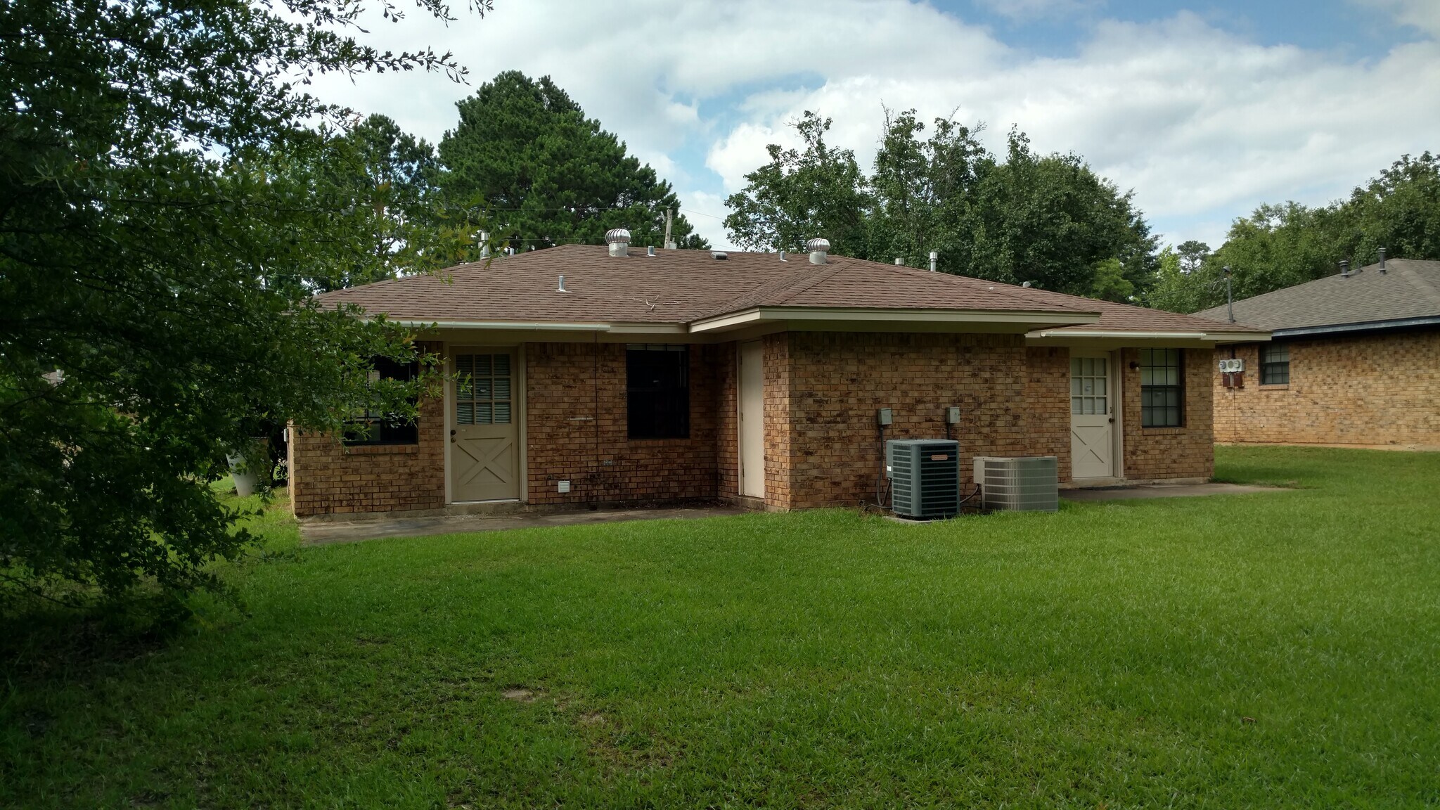 Building Photo - 102 Debra Ln