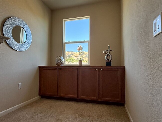 Building Photo - Executive Evergreen Valley Townhome