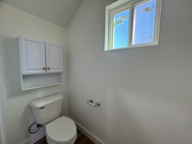 Building Photo - 516 E Reed St