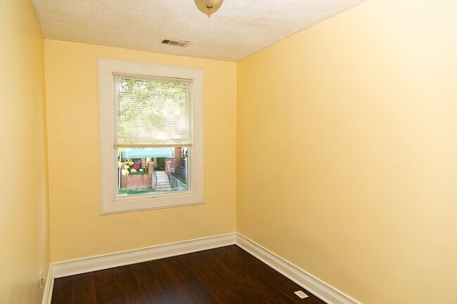 Building Photo - 505 Denison St