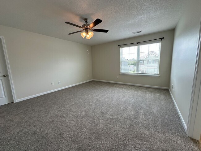 Building Photo - Modern Comfort Meets Country Serenity in Sevierville