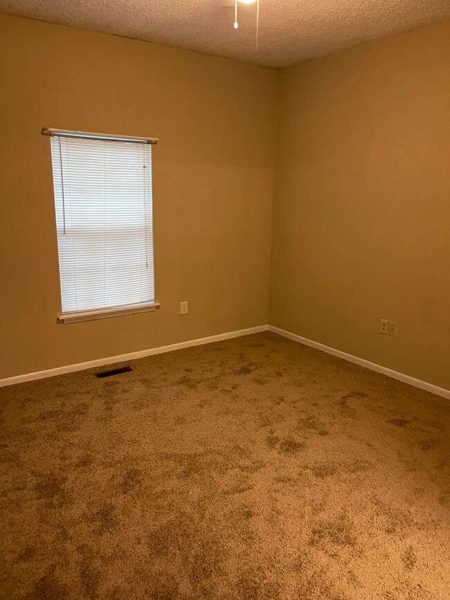 Building Photo - 168 E University Dr