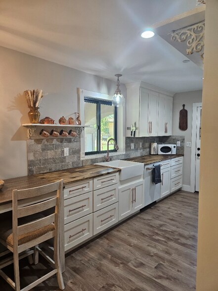 Building Photo - 24375 Leadstone Dr