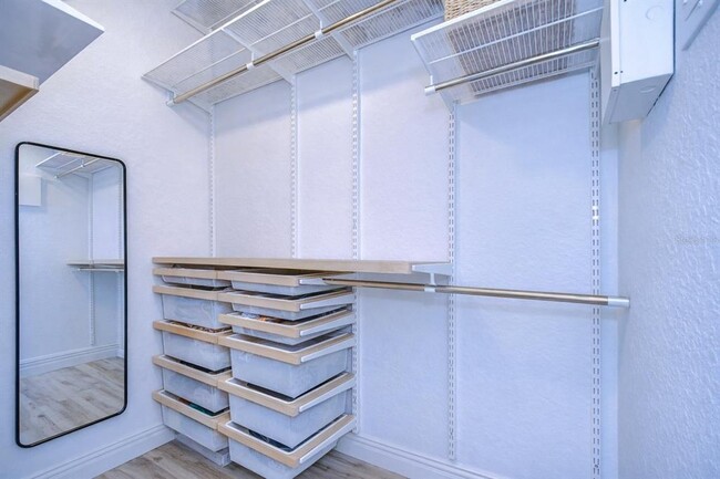 Building Photo - 2410 W Azeele St