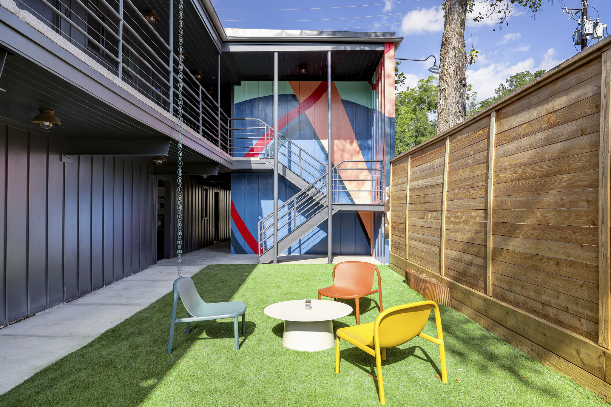 Property Courtyard - 5310 Greenbriar Dr