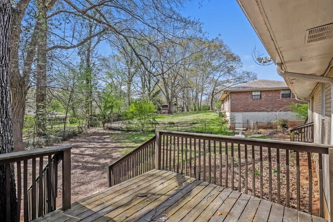 Building Photo - 369 Windemere Way