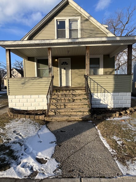 Building Photo - 237 142nd St