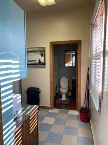 Building Photo - 18 Rogge St