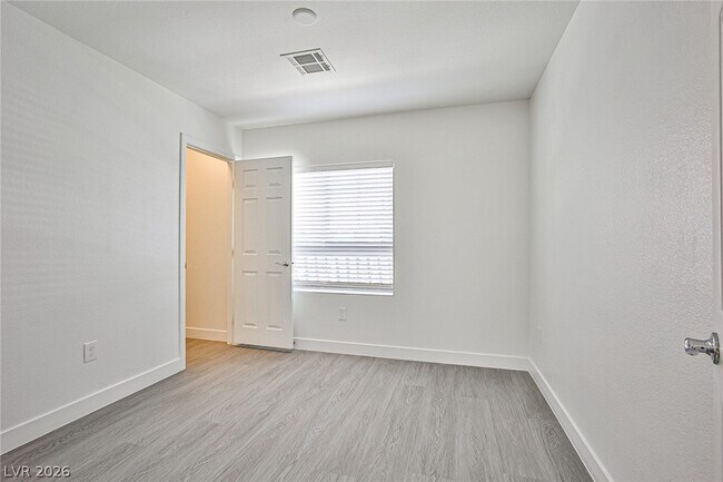 Building Photo - 6145 Sky River Ct