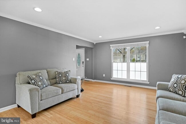 Building Photo - 2712 Advent Ct S