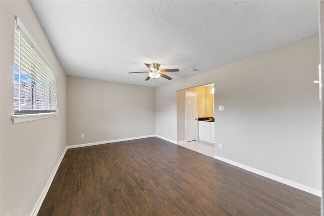 Building Photo - 1710 Foxwood Ct