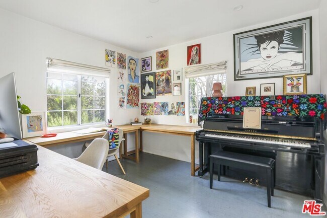 Building Photo - 1563 Lucretia Ave