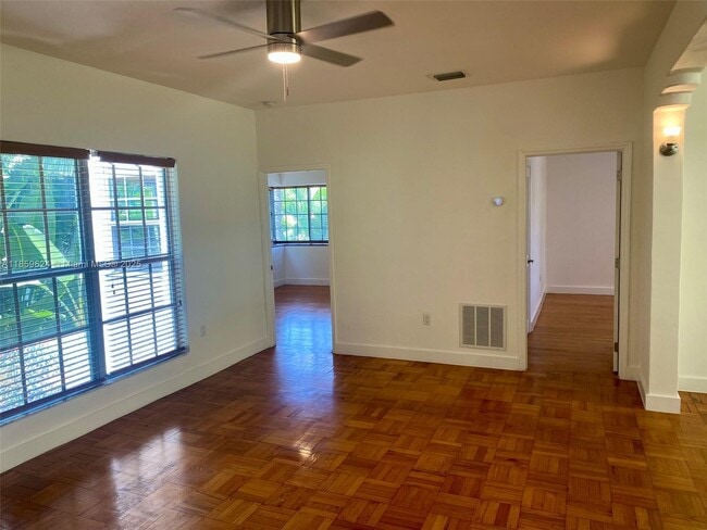 Building Photo - 2921 Sheridan Ave