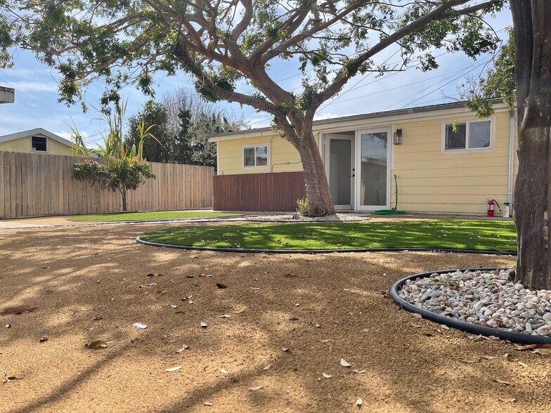 Building Photo - 5013 W 142nd St