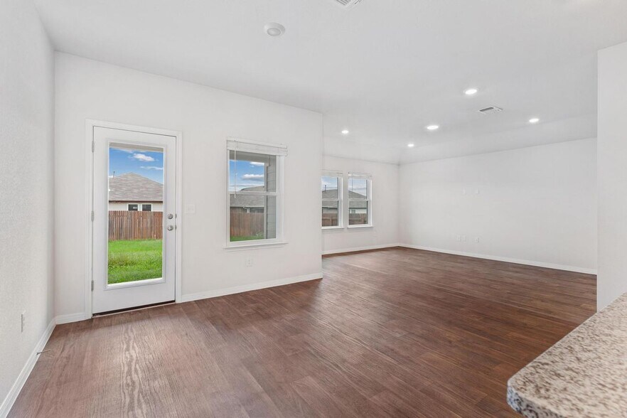 Building Photo - 21020 Price Daniel Dr