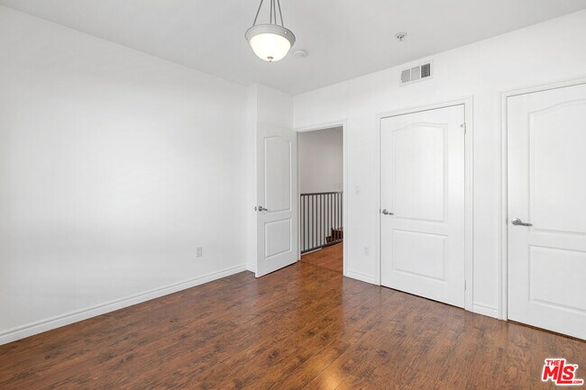 Building Photo - 5633 Carlton Way