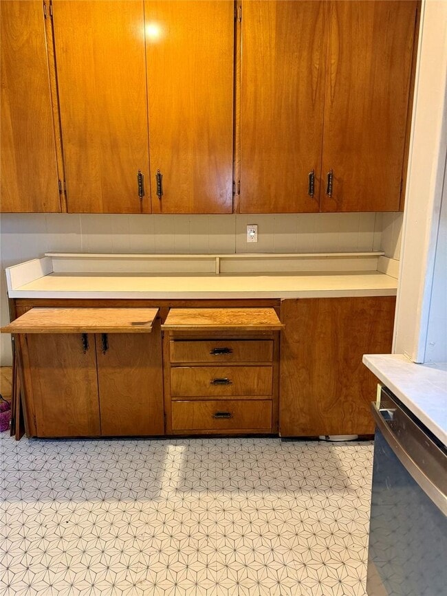 Building Photo - Great neighborhood, watchful neighbors, darling Midtown home near fairgrounds & TU.