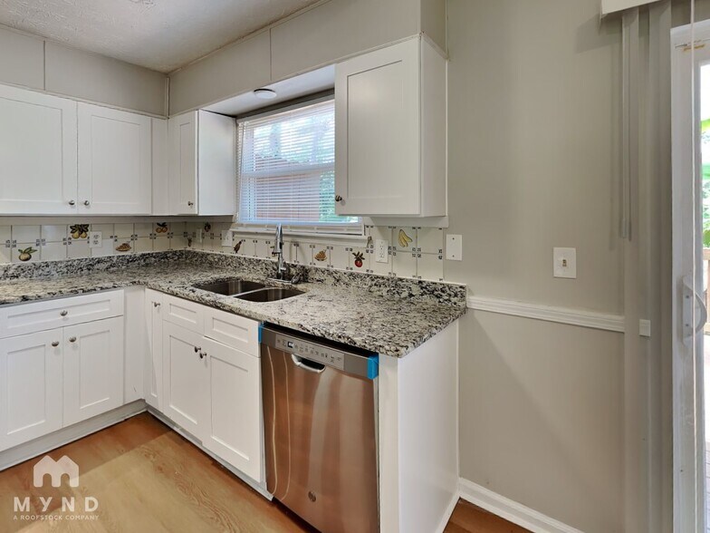 Building Photo - 2262 New Castle Cir