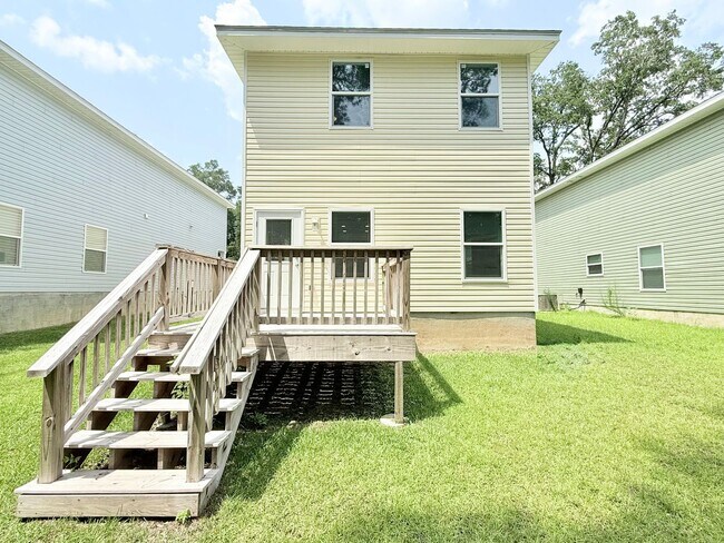 Building Photo - 6329 Long St