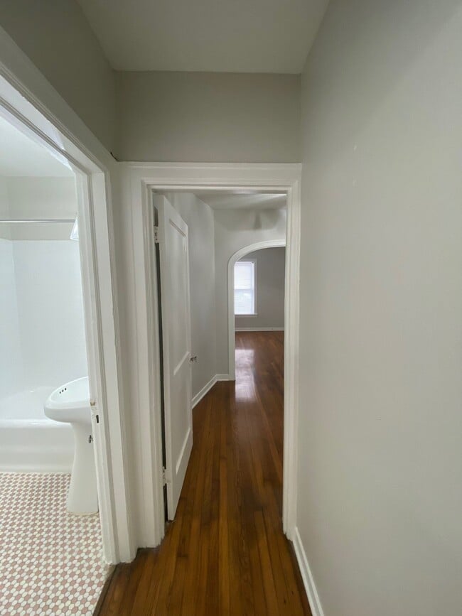 Building Photo - 419 W Polk St