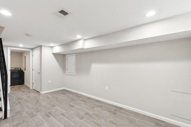 Building Photo - Grays Ferry beauty!