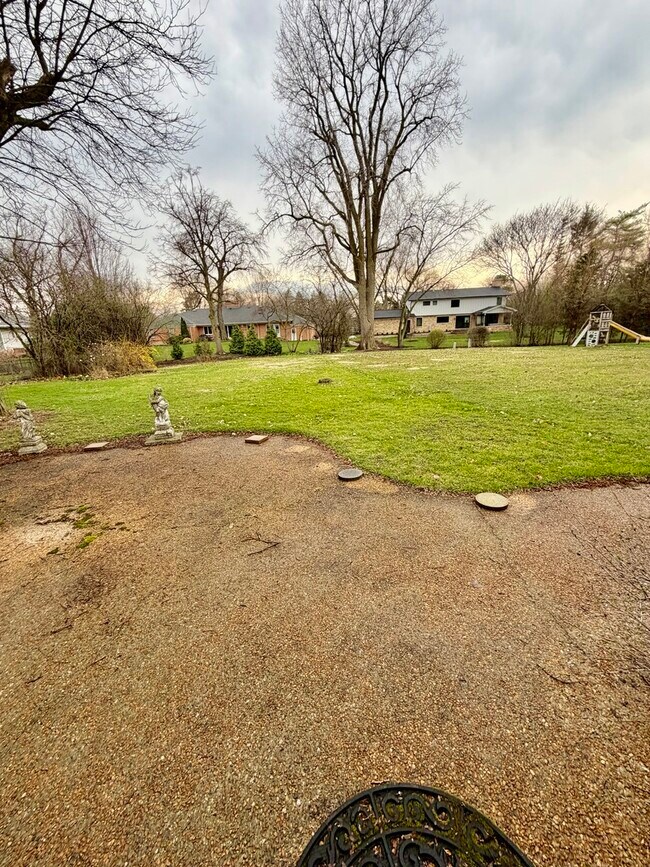 Building Photo - 26 Windsor Dr