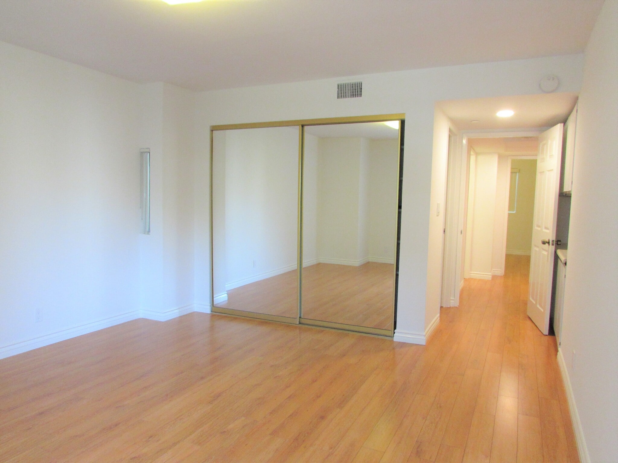 Building Photo - 1141 N Columbus Ave