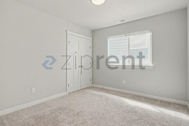 Building Photo - 8565 SW 176th Ave