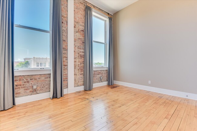 Building Photo - 936 Broad St