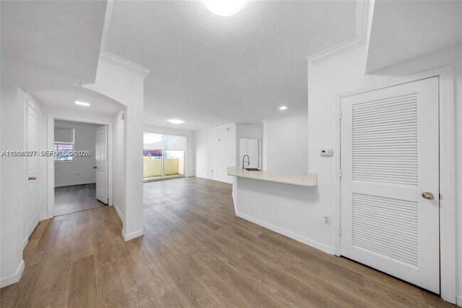 Building Photo - 9172 Collins Ave