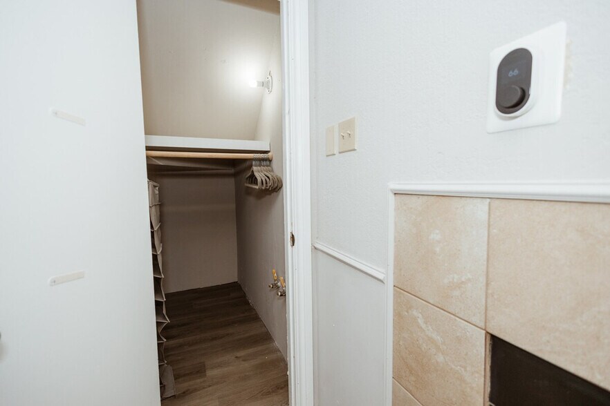 Building Photo - 3625 Maple Ave