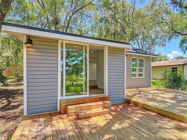 Building Photo - 8781 LAKESHORE Dr