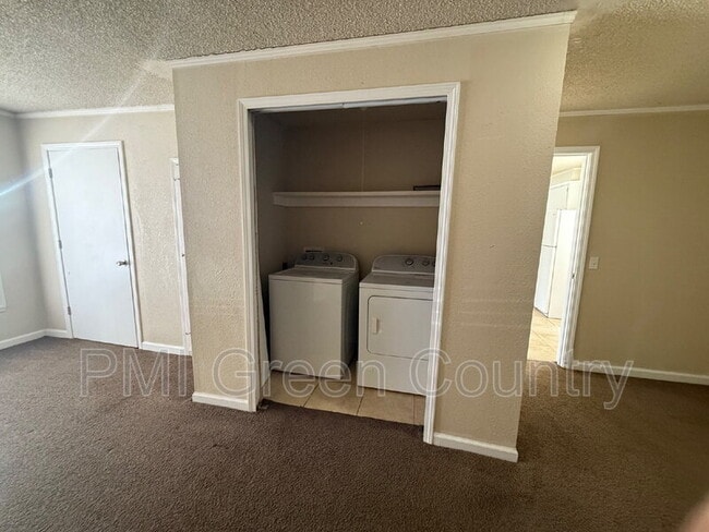 Building Photo - 334 W 63rd Pl N