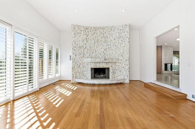 Building Photo - Alto Cedro Estate Lease