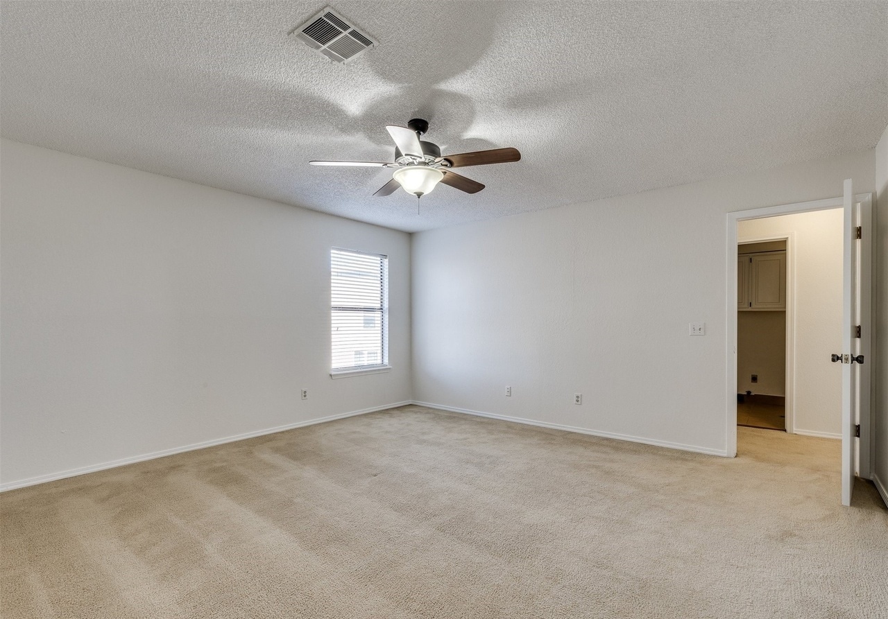 Building Photo - 2605 W Washington Cir