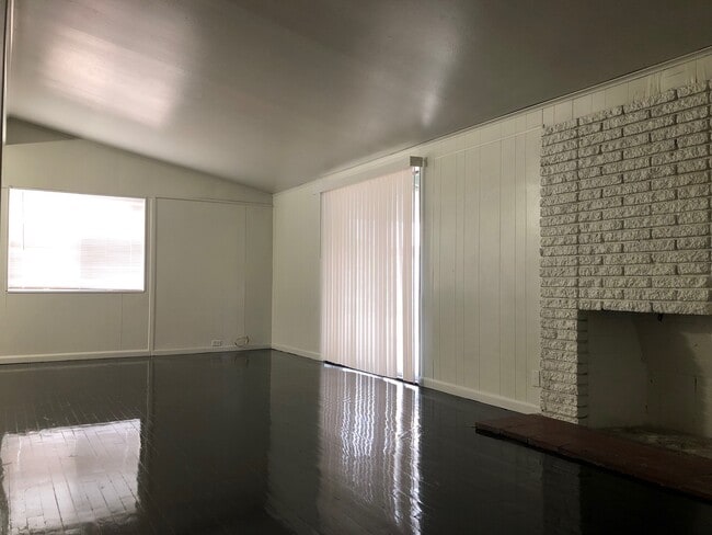 Building Photo - 5516 Heron Ave