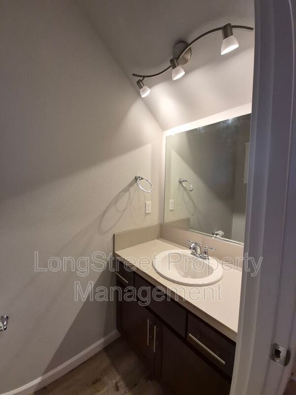 Building Photo - 7278 SE Ronelle Ct