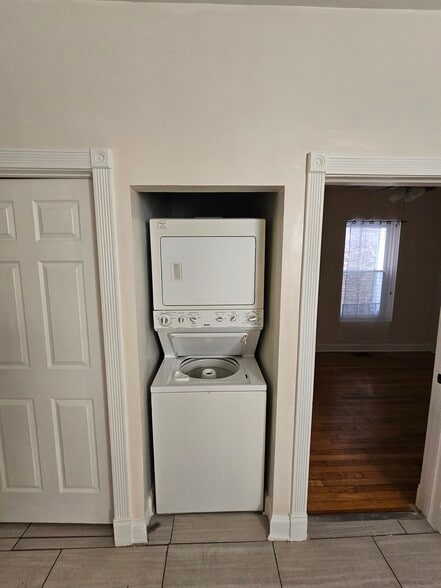 Building Photo - 719 S Central Park Ave